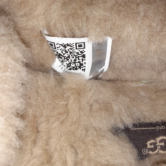 Ugg slippers - Picture 3 of 5